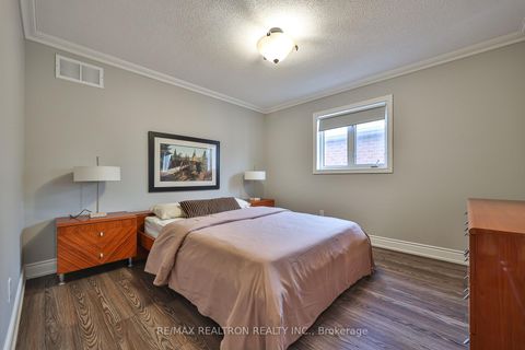 Photo 16 at 14 Daphnia Drive, Patterson, Vaughan