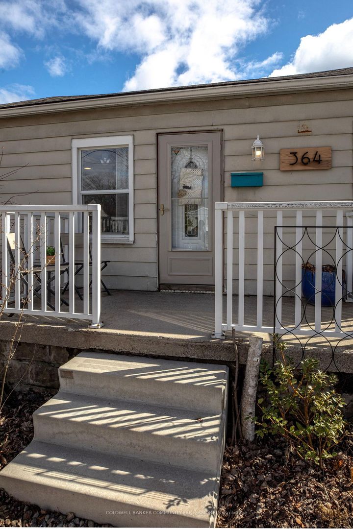 Photo 4 at 364 Tragina Avenue N, Homeside, Hamilton