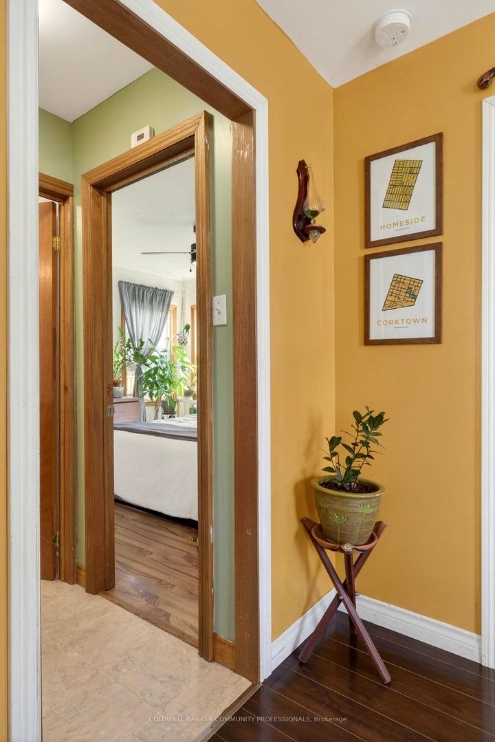 Photo 15 at 364 Tragina Avenue N, Homeside, Hamilton