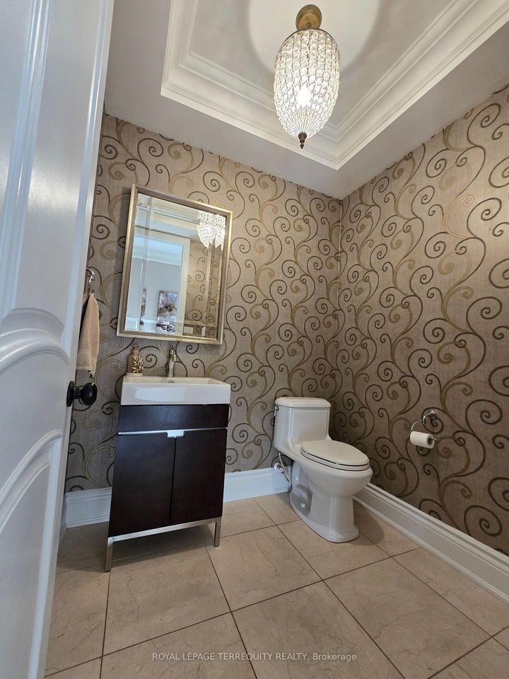 Photo 7 at 19 Black Diamond Crescent, Credit Valley, Brampton