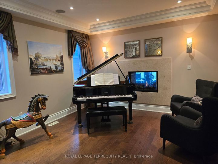 Photo 9 at 19 Black Diamond Crescent, Credit Valley, Brampton