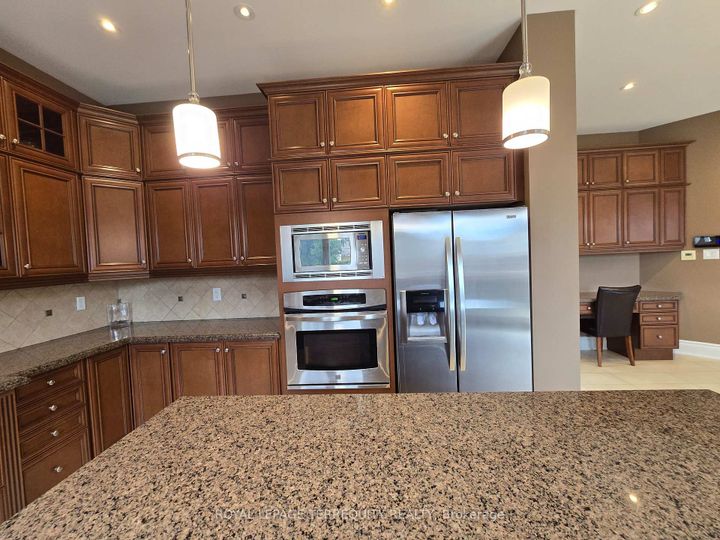 Photo 15 at 19 Black Diamond Crescent, Credit Valley, Brampton