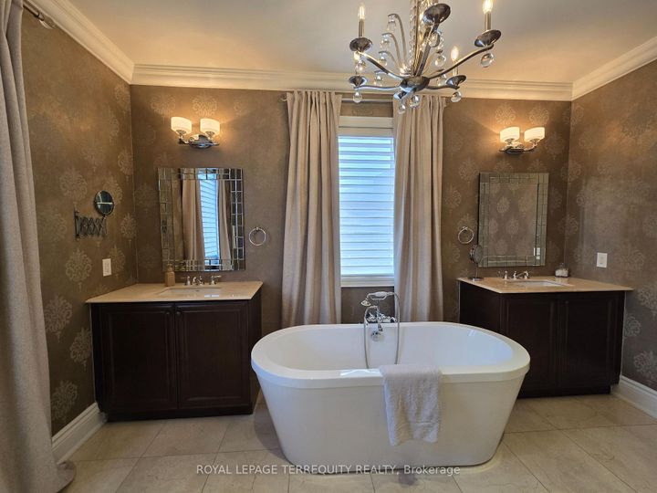 Photo 22 at 19 Black Diamond Crescent, Credit Valley, Brampton