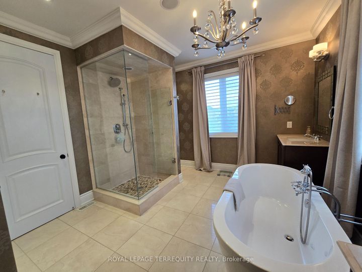 Photo 24 at 19 Black Diamond Crescent, Credit Valley, Brampton