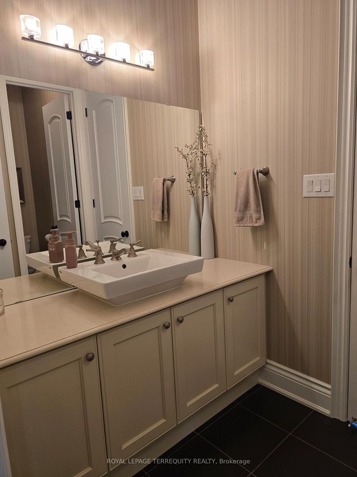 Photo 27 at 19 Black Diamond Crescent, Credit Valley, Brampton