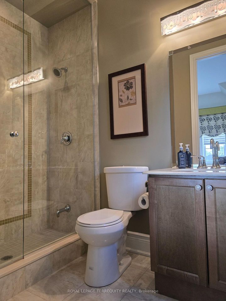 Photo 34 at 19 Black Diamond Crescent, Credit Valley, Brampton