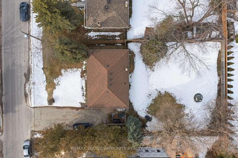 Photo 7 at 154 Hollingsworth Drive, King City, King