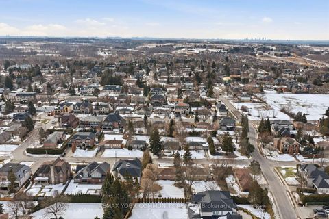 Photo 17 at 154 Hollingsworth Drive, King City, King