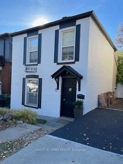 Photo 3 at 52 Beresford Avenue, Swansea, Toronto