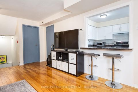 Photo 8 at 814 - 75 Weldrick Road E, Observatory, Richmond Hill