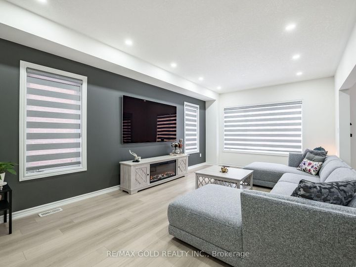 Photo 8 at 12 Hines Street, Northwest Brampton, Brampton