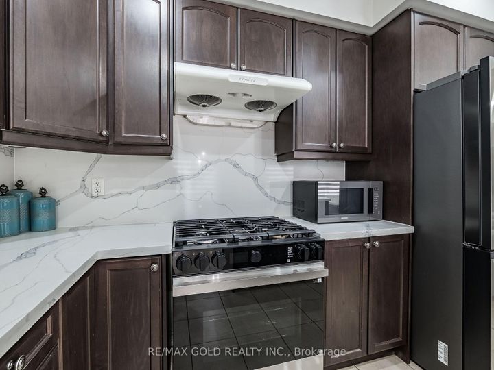 Photo 13 at 12 Hines Street, Northwest Brampton, Brampton