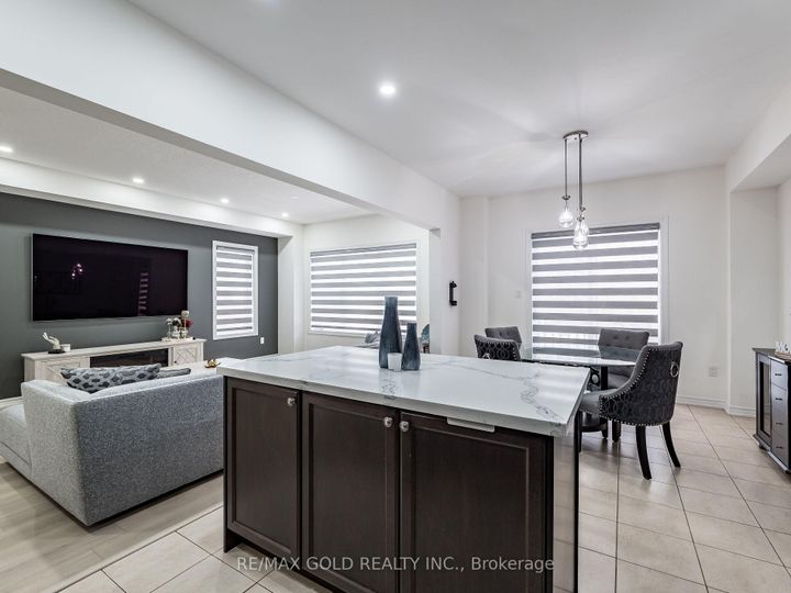 Photo 14 at 12 Hines Street, Northwest Brampton, Brampton