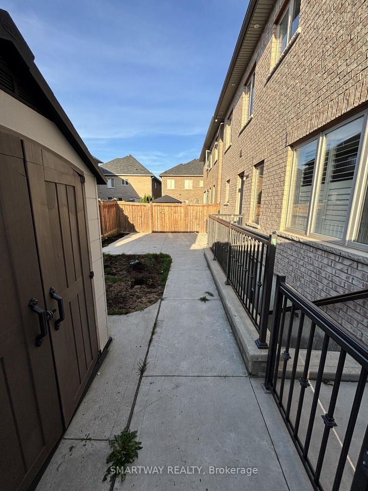 Photo 15 at 25 Bucksaw Street, Northwest Brampton, Brampton