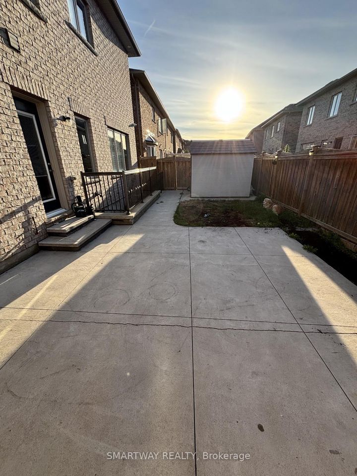 Photo 16 at 25 Bucksaw Street, Northwest Brampton, Brampton