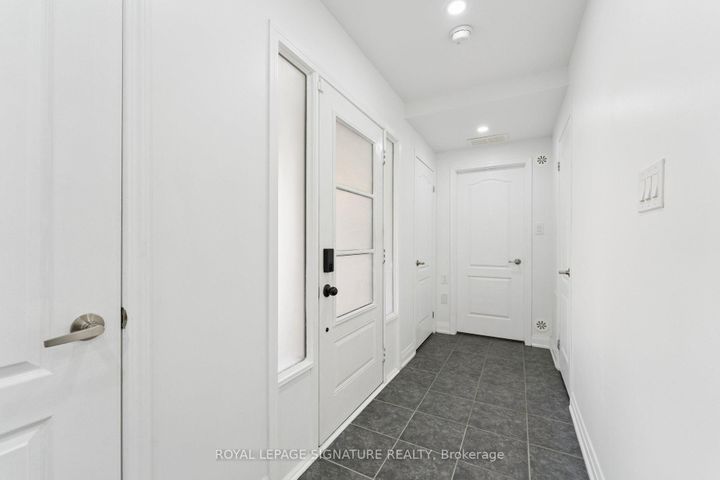 Photo 7 at 122 Baycliffe Crescent, Northwest Brampton, Brampton