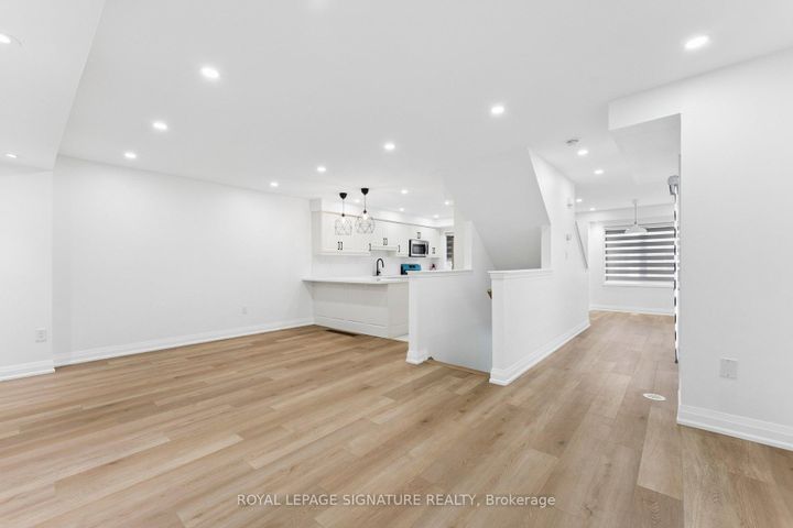 Photo 9 at 122 Baycliffe Crescent, Northwest Brampton, Brampton