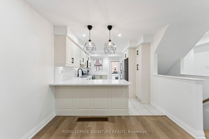 Photo 11 at 122 Baycliffe Crescent, Northwest Brampton, Brampton