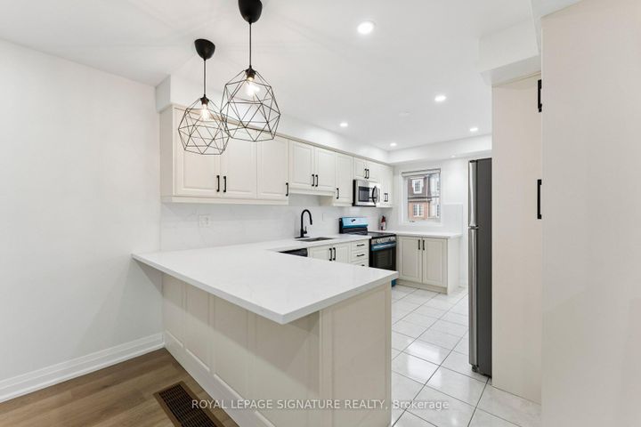 Photo 12 at 122 Baycliffe Crescent, Northwest Brampton, Brampton