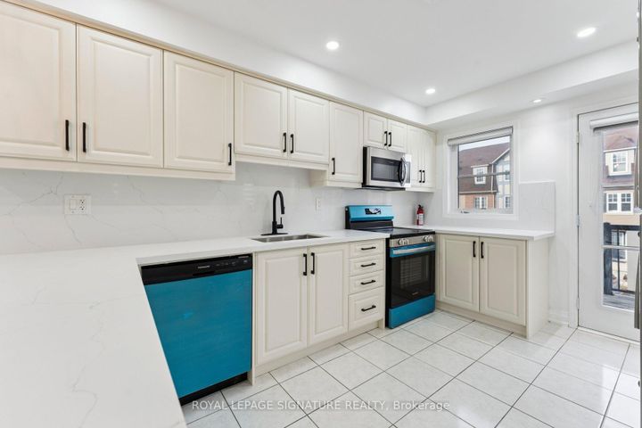 Photo 13 at 122 Baycliffe Crescent, Northwest Brampton, Brampton