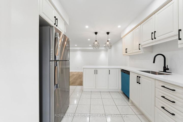 Photo 14 at 122 Baycliffe Crescent, Northwest Brampton, Brampton