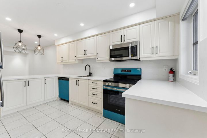 Photo 15 at 122 Baycliffe Crescent, Northwest Brampton, Brampton