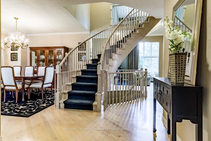 Photo 5 at 223 Briar Hill Crescent, Ancaster, Hamilton