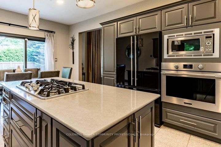 Photo 11 at 223 Briar Hill Crescent, Ancaster, Hamilton