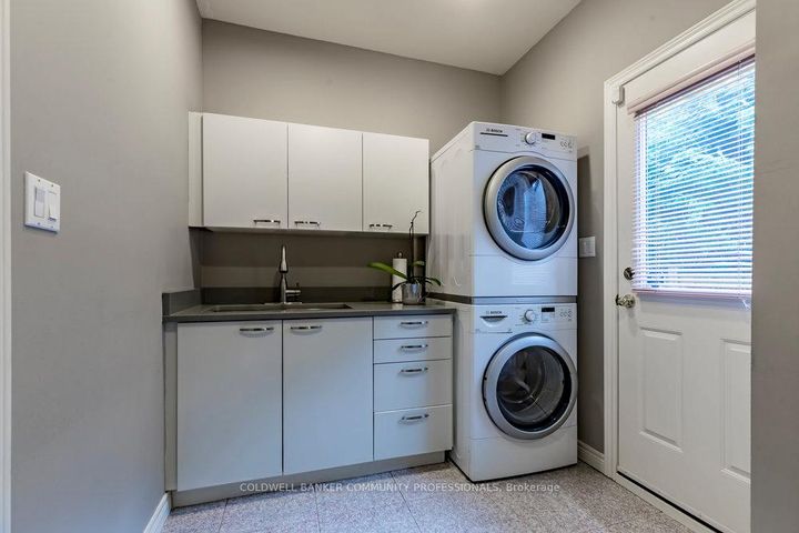 Photo 15 at 223 Briar Hill Crescent, Ancaster, Hamilton