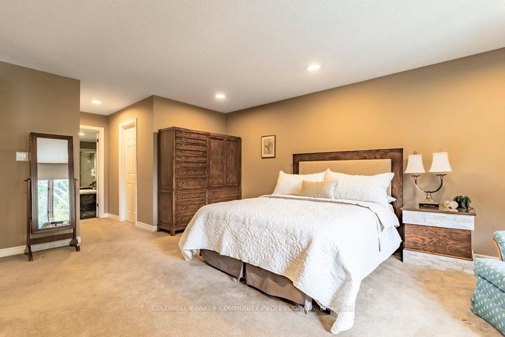 Photo 22 at 223 Briar Hill Crescent, Ancaster, Hamilton
