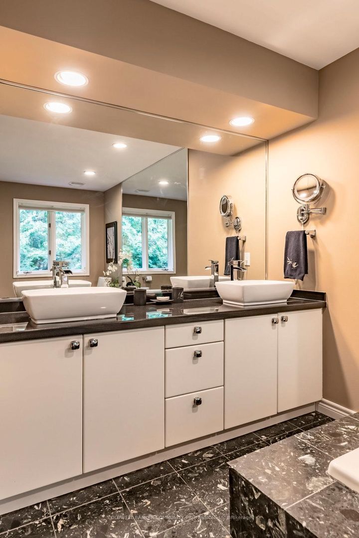 Photo 24 at 223 Briar Hill Crescent, Ancaster, Hamilton