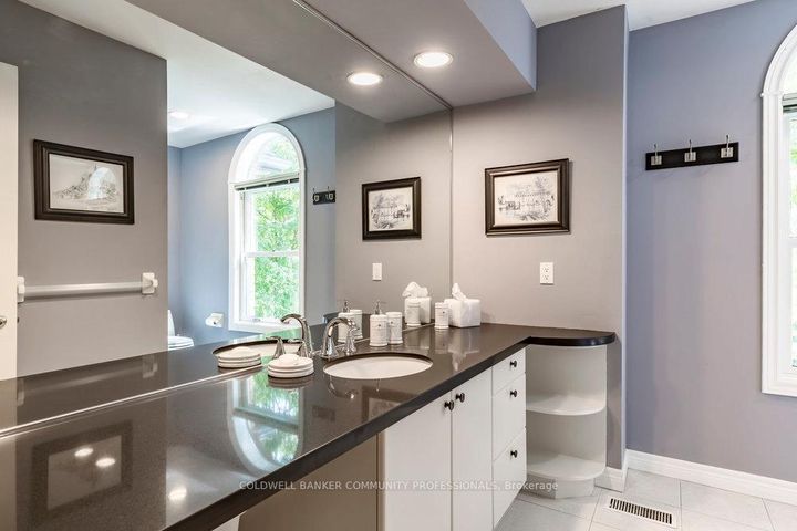 Photo 32 at 223 Briar Hill Crescent, Ancaster, Hamilton