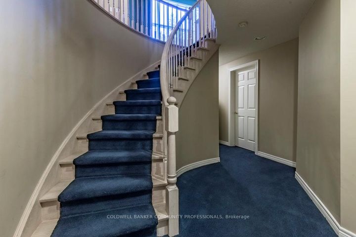 Photo 34 at 223 Briar Hill Crescent, Ancaster, Hamilton