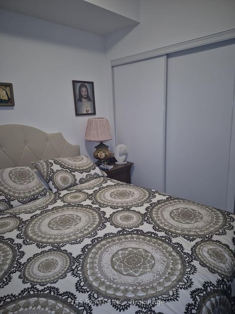 Photo 8 at 513 - 100 Eagle Rock Way, Rural Vaughan, Vaughan