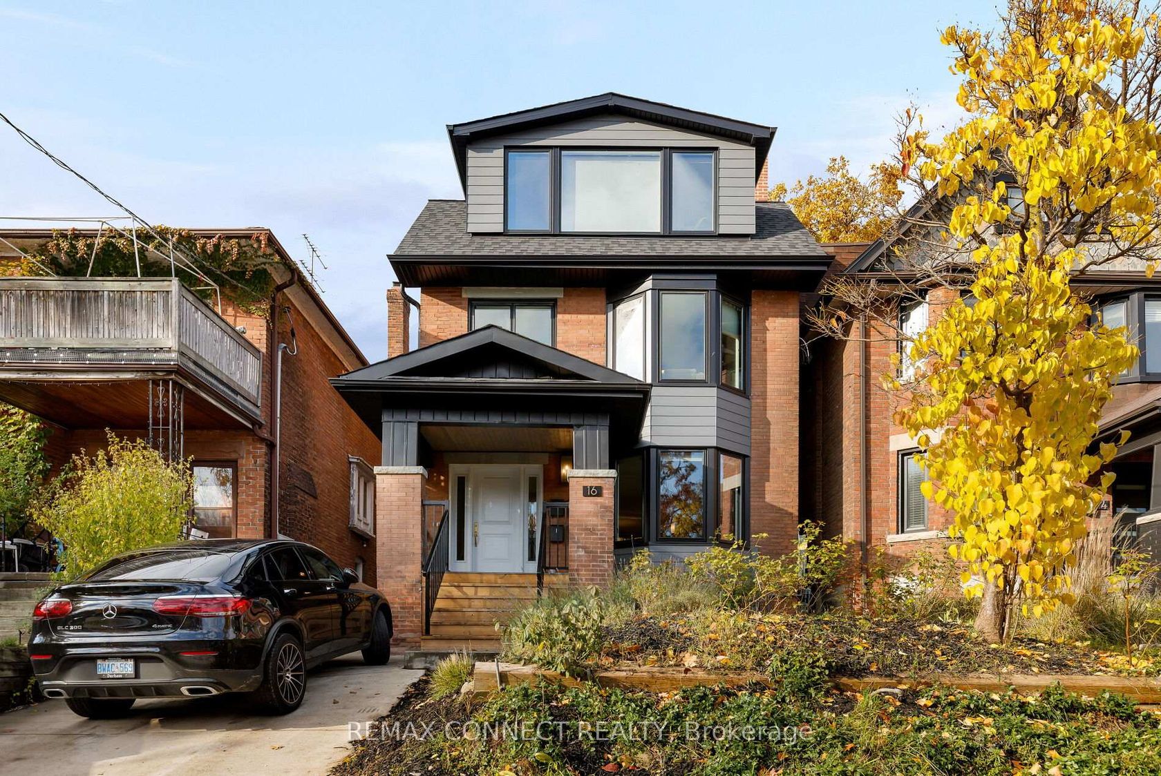 16 Rosemount Avenue, Wychwood, Toronto photo number 2