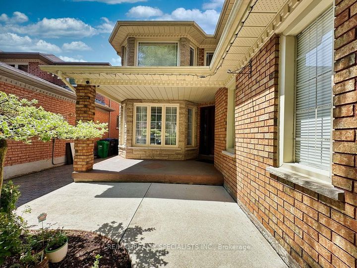 Photo 1 at 9 Siesta Court, Wellington, Brampton