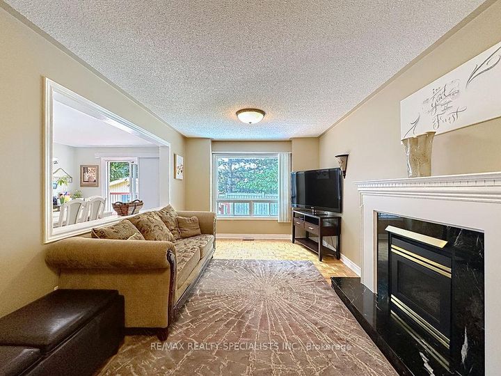 Photo 4 at 9 Siesta Court, Wellington, Brampton