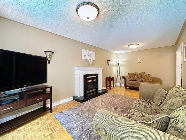 Photo 6 at 9 Siesta Court, Wellington, Brampton