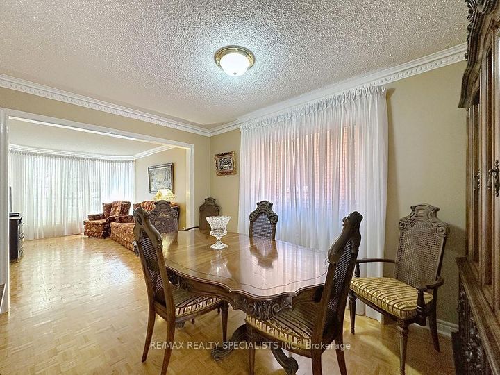 Photo 7 at 9 Siesta Court, Wellington, Brampton