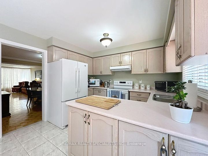 Photo 9 at 9 Siesta Court, Wellington, Brampton