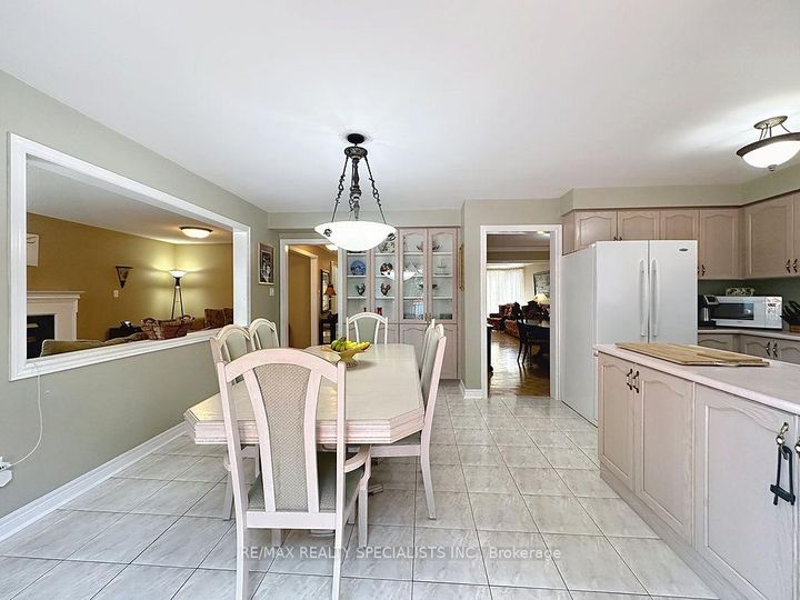 Photo 10 at 9 Siesta Court, Wellington, Brampton