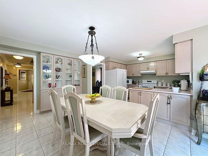 Photo 11 at 9 Siesta Court, Wellington, Brampton