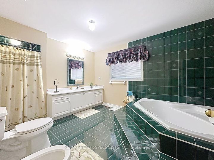 Photo 23 at 9 Siesta Court, Wellington, Brampton