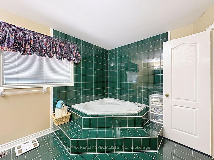 Photo 24 at 9 Siesta Court, Wellington, Brampton