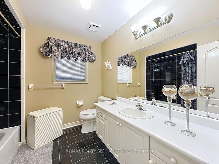 Photo 35 at 9 Siesta Court, Wellington, Brampton