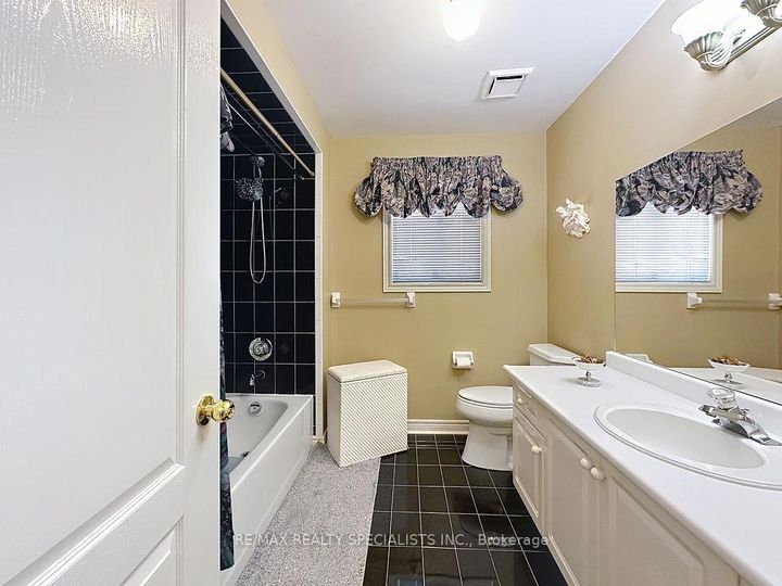 Photo 36 at 9 Siesta Court, Wellington, Brampton