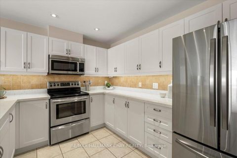 Photo 15 at 903 - 2 Toronto Street, City Centre, Barrie