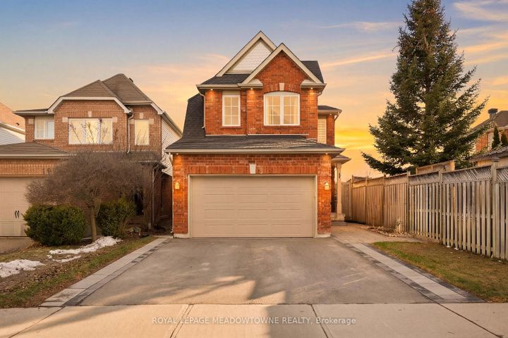 Photo 1 at 163 Eaton Street, Georgetown, Halton Hills