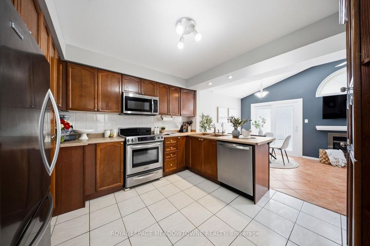 Photo 11 at 163 Eaton Street, Georgetown, Halton Hills