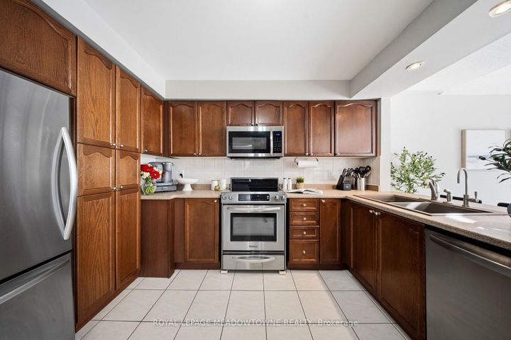 Photo 12 at 163 Eaton Street, Georgetown, Halton Hills